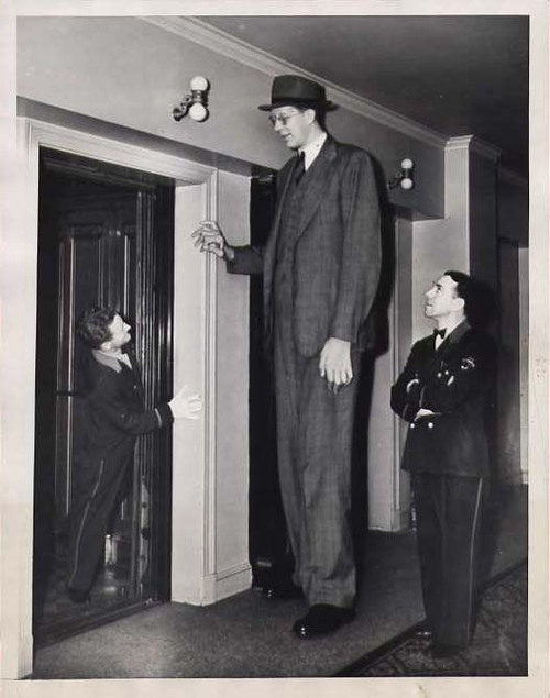 13 Vintage Portrait Photos of Robert Wadlow, the Tallest Person in