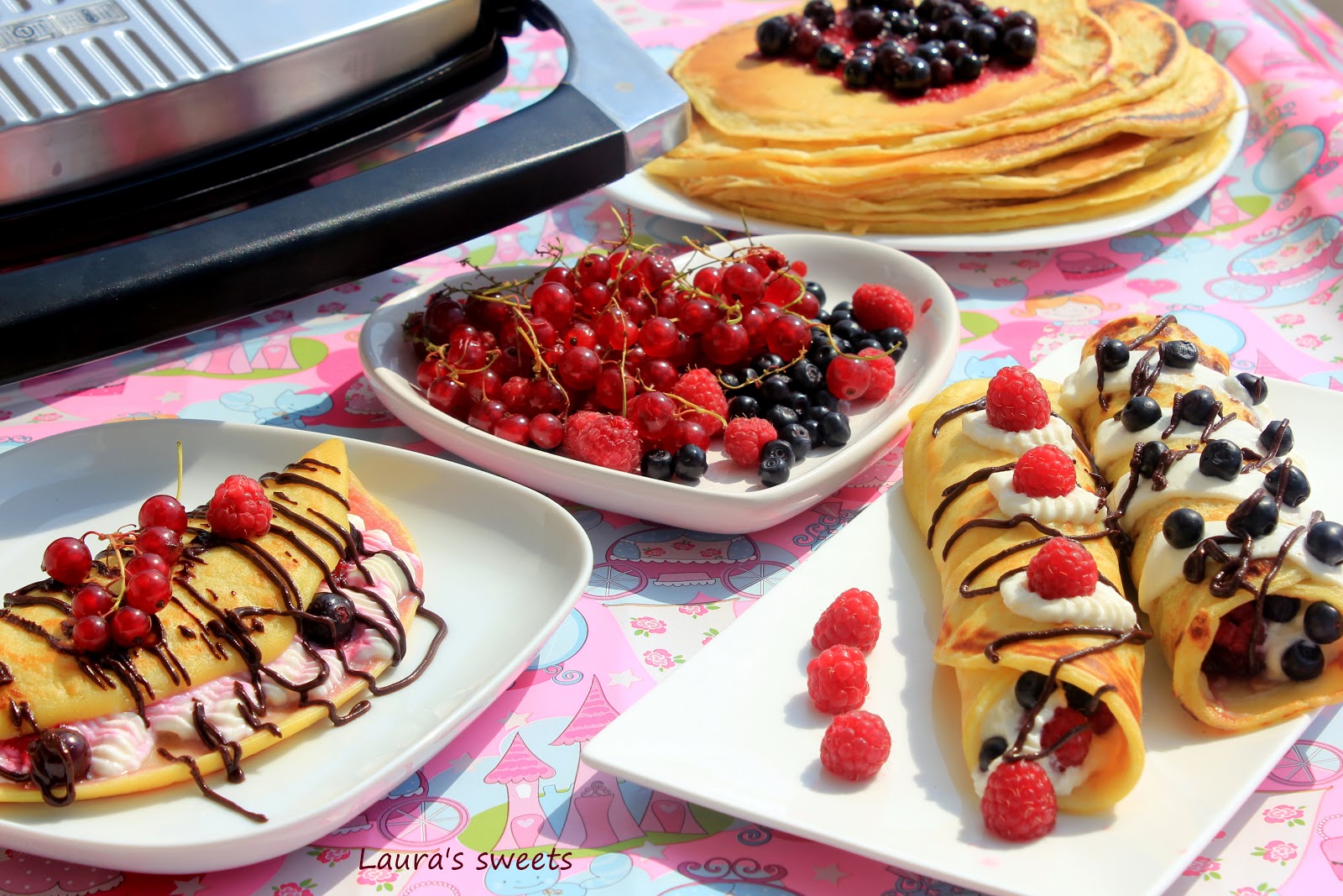 Clatite Cu Fructe De Padure Laurasweets Ro