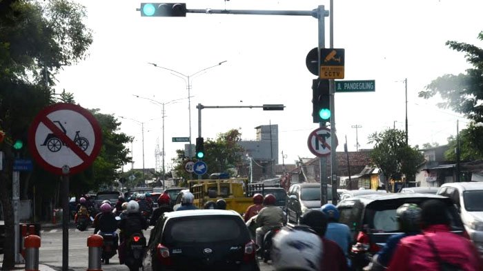 Lagu di Lampu Merah Bagian Penataan Lalu Lintas  OperaQQ  Situs