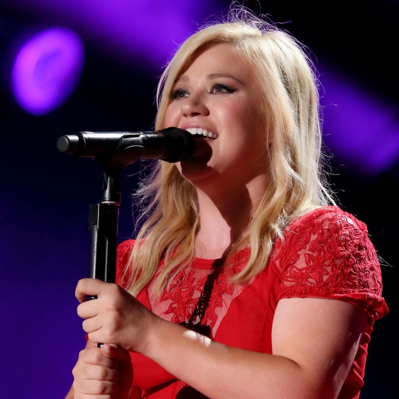 Chatter Busy: Kelly Clarkson Brings Baby Daughter River Rose To First ...
