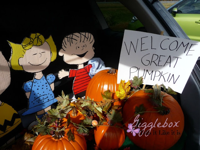 how to make a Peanuts theme for trunk-or-treat, creating the pumpkin patch from It's the Great Pumpkin Charlie Brown for a trunk-or-treat theme,