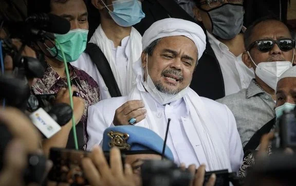 Pengamat-Sarankan-Pemerintah-Gaet-Habib-Rizieq-Jadi-Influencer-Vaksinasi-Ini-Alasannya