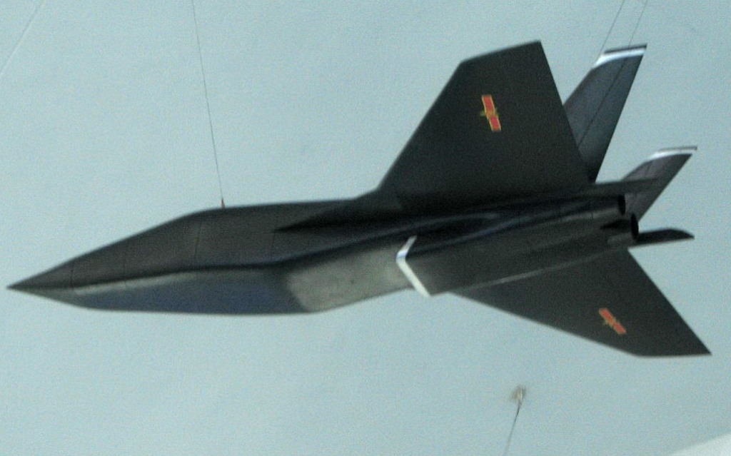 china+chinese++X-51+WaveRider%2529Sino-Waverider+at+Beijing+Aviation+Museum+unmanned+scramjet+demonstration+aircraft+for+hypersonic+%2528Mach+6%252C+approximately+4%252C000+miles+per+hour+%25286%252C400+kmh%2529+at+altitude%2529hypersonic++%25283%2529.jpg