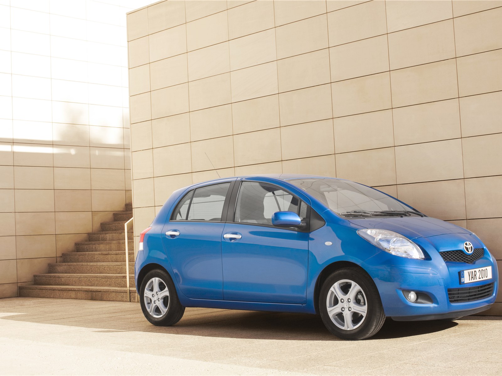 Car Pictures: Toyota Yaris 2010