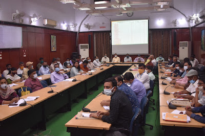 DMandYojanaReview: जिले की जनोपयोगी योजनाओं पर डीएम की समीक्षा, DM's review on the public utility schemes of the district, AnjNewsMedia