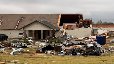 Tuhan Selamatkan Anak-anak Saat Tornado Menghantam Sekolah Kristen, Pastori, Gereja