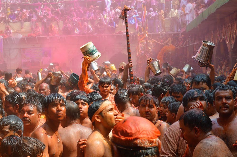 Wet Indian topless shirtless men males guys Dauji Temple Mathura Holi Huranga 2015 women men playing 