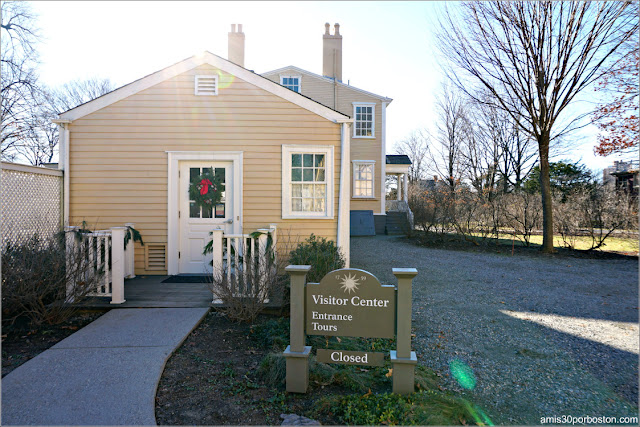 Entrada al Centro de Visitantes del Longfellow House Washington's Headquarters National Historic Site