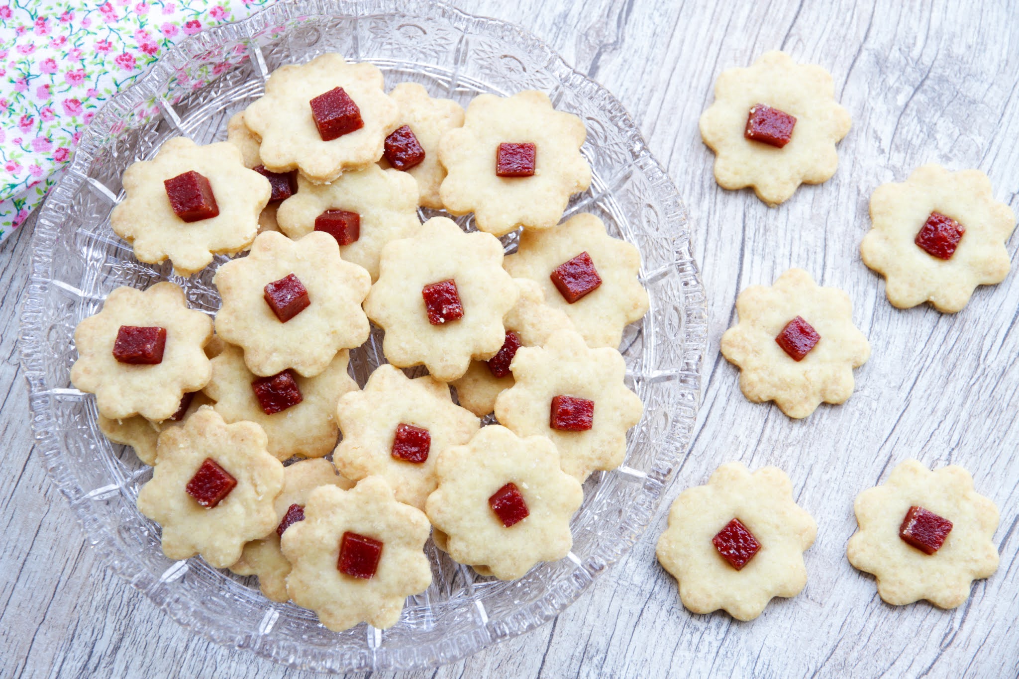 Biscoito amanteigado com goiabada
