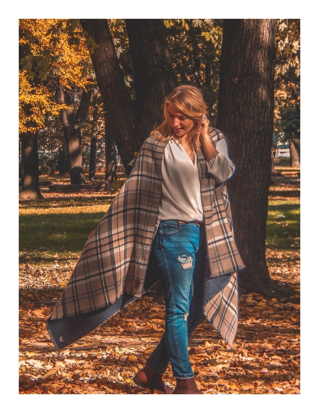kardigan blueshadow anataka cena bluzka biała bluzka kopertowa w co się ubrać na święta stylizacja  outfit stylizacja z jeansami moda damska kardigan krata jeans moda damska blogerka
