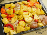 kurczak pieczony z warzywami w piekarniku z ziemniakami udka pieczone z warzywami przepisy kurczak z warzywami w naczyniu  udka z kurczaka z warzywami na patelni pałki z warzywami roasted chicken with vegetables in the oven with potatoes baked chicken legs with vegetables provisions of chicken with vegetables in a dish chicken legs with vegetables in a pan with vegetable sticks