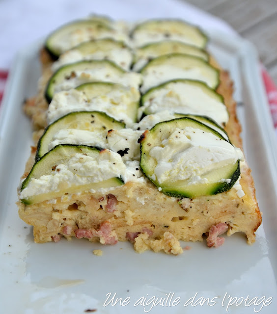 Pudding de pain courgettes, lardons fumés et chèvre 