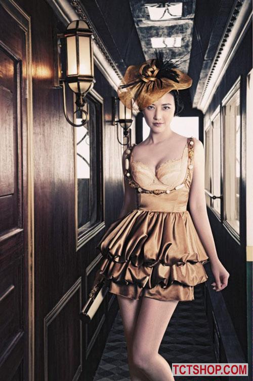 “Dương Thục Phi” không ngại mặc hở ở tuổi 49 “Dương Thục Phi” không ngại mặc hở ở tuổi 49