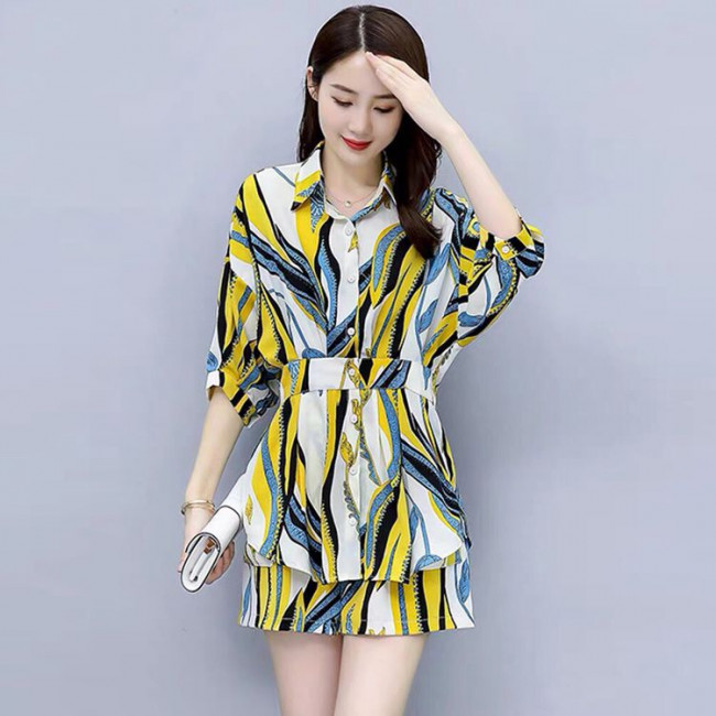 Set lụa họa tiết tay dơi duyên dáng