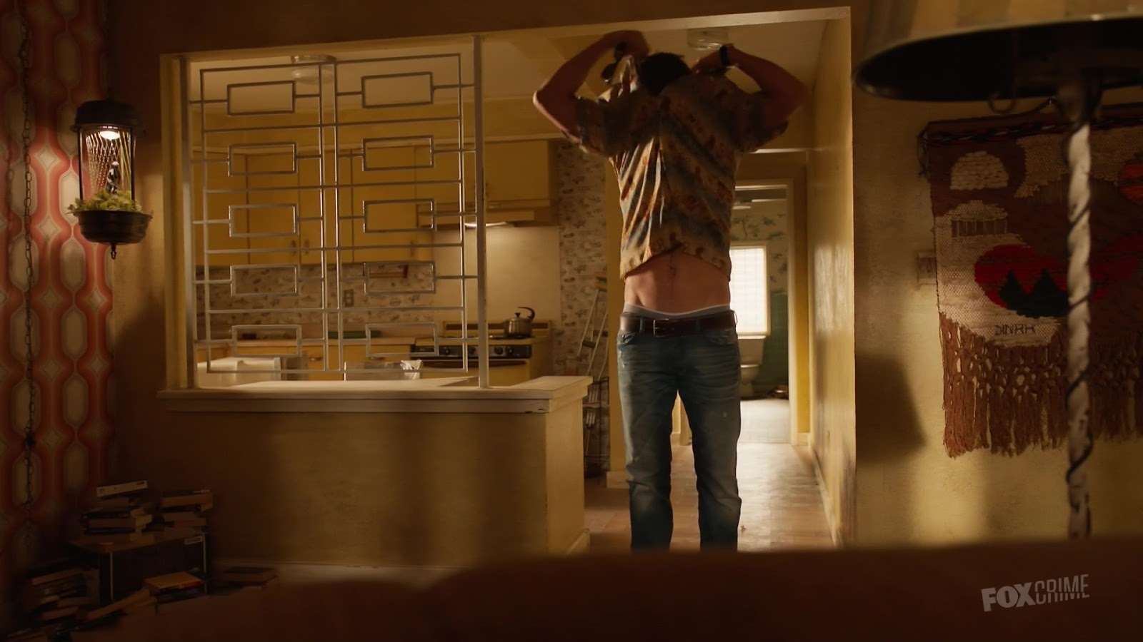 Geoff Stults shirtless in Bones 6-19 "The Finder" .