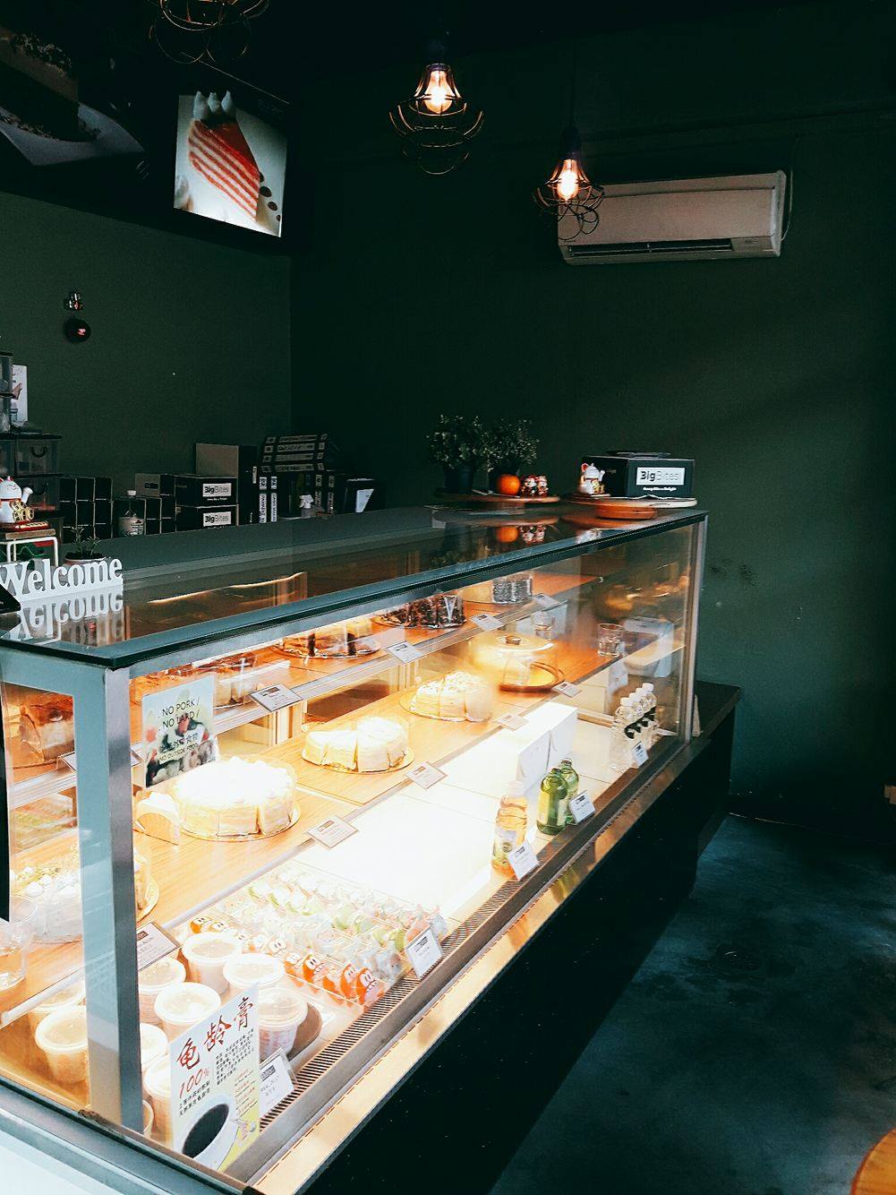 Big Bites Cafe, Hidden In JB with Wonderful Mille Crepe Cakes!