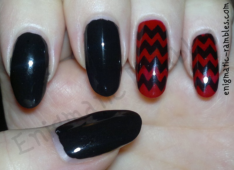 black-red-stamped-chevron-nails-bundle-monster-423-bm423