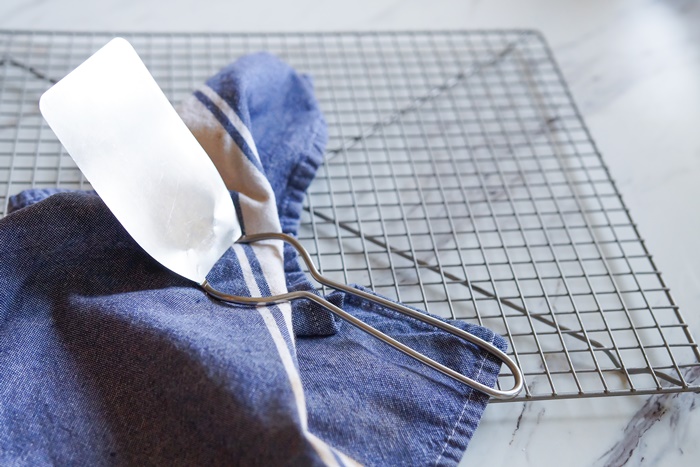 Essentials for Bakers: The Cookie Spatula