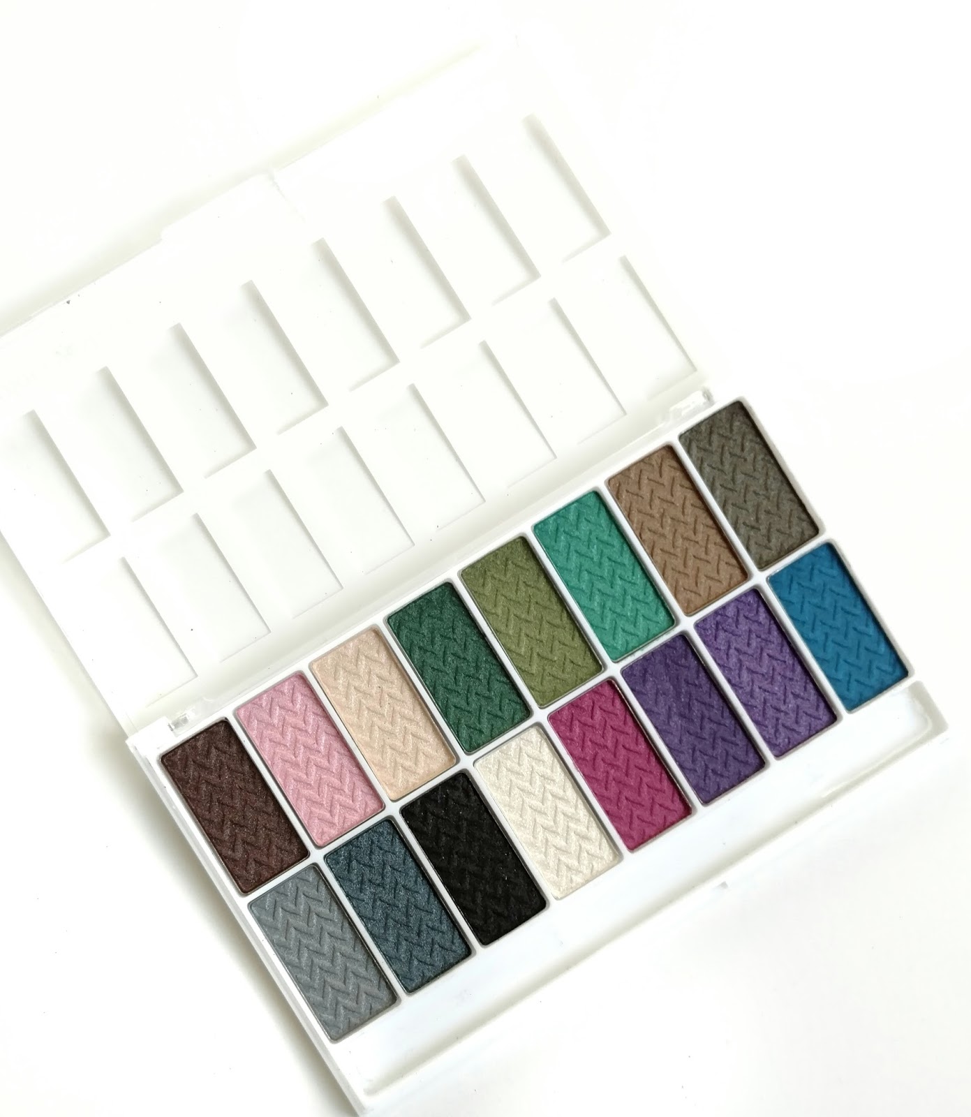 l a colors smokin 16 color eyeshadow palette review l a colors smokin 16 color eyeshadow palette review