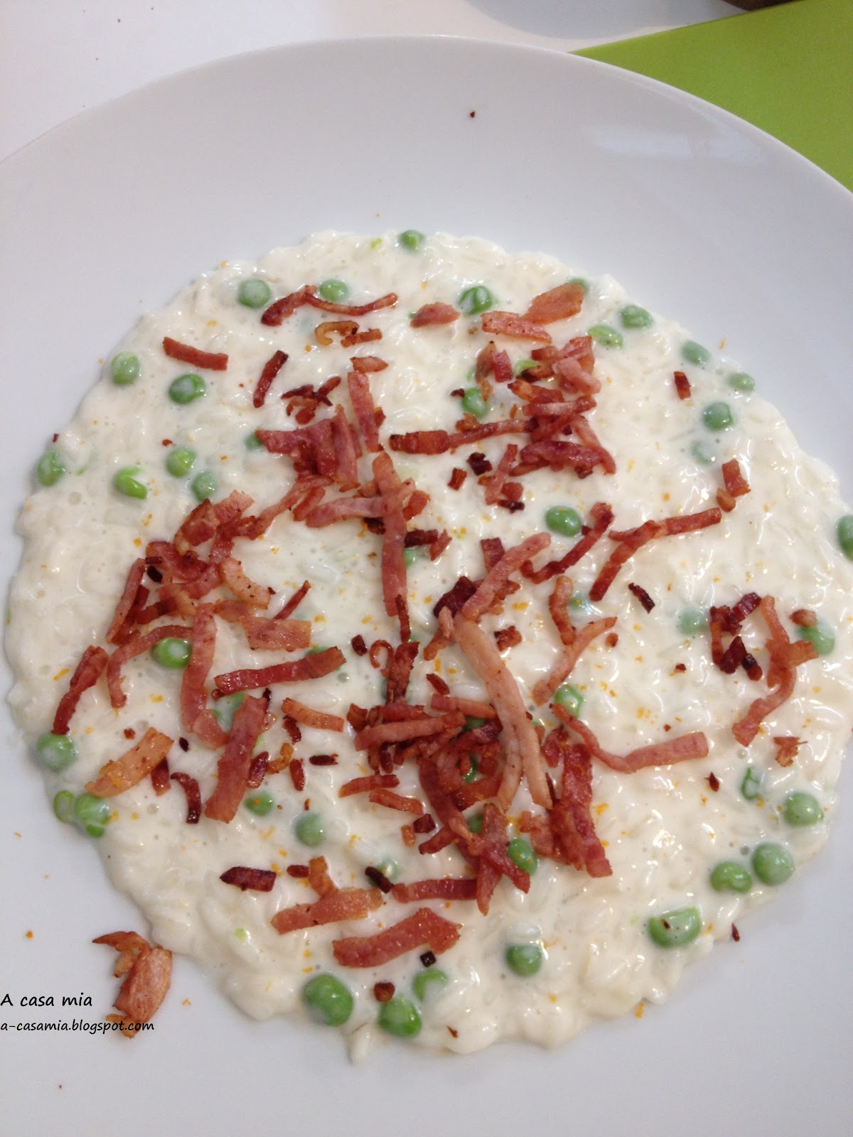 A casa mia Risotto mantecato con panna montata, piselli e prosciutto