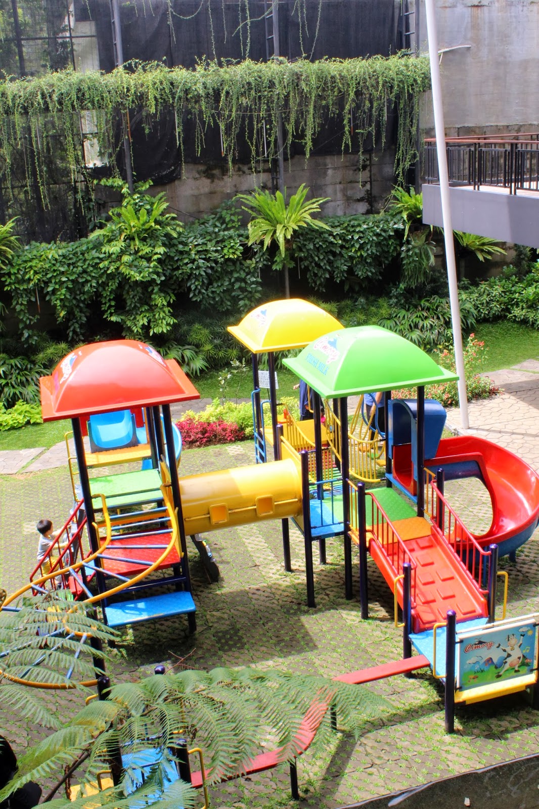 Santai Keluarga di Cimory Riverside - Icha Khairisa