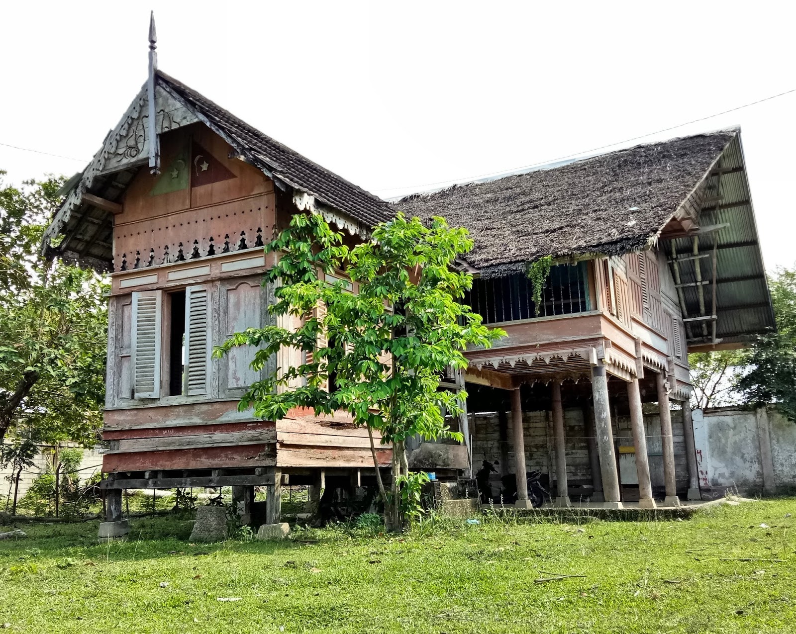 View Rumah Adat Aceh Pidie Pictures
