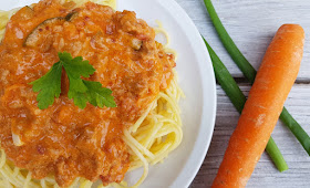 Rezept: Schwedische Spaghetti. Zutaten wie Hackfleisch und Karotten sind zwar typisch schwedisch, aber das Pasta-Gericht kommt nicht tatsächlich aus Skandinavien.