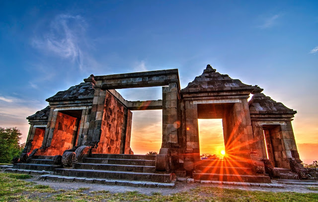 Panduan Lengkap Wisata Candi Ratu Boko, Yogyakarta - Foto, Sejarah, Lokasi, Harga dan Fasilitas - Kompleks Candi Ratu Boko, Yogyakarta Panduan Lengkap Wisata Candi Ratu Boko, Yogyakarta - Foto, Sejarah, Lokasi, Harga dan Fasilitas - Kompleks Candi Ratu Boko, Yogyakarta
