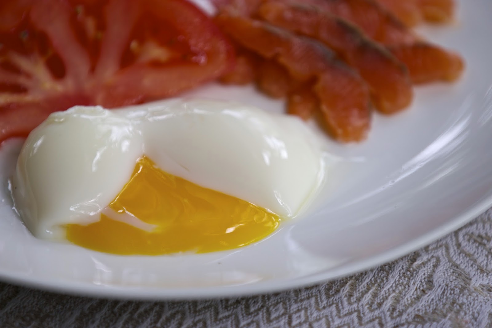 Slow cooked egg (65C) with smoked salmon and fresh tomatoes Raspberry Flavor