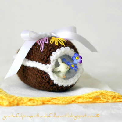 Amigurumi crochet easter egg chocolate diorama