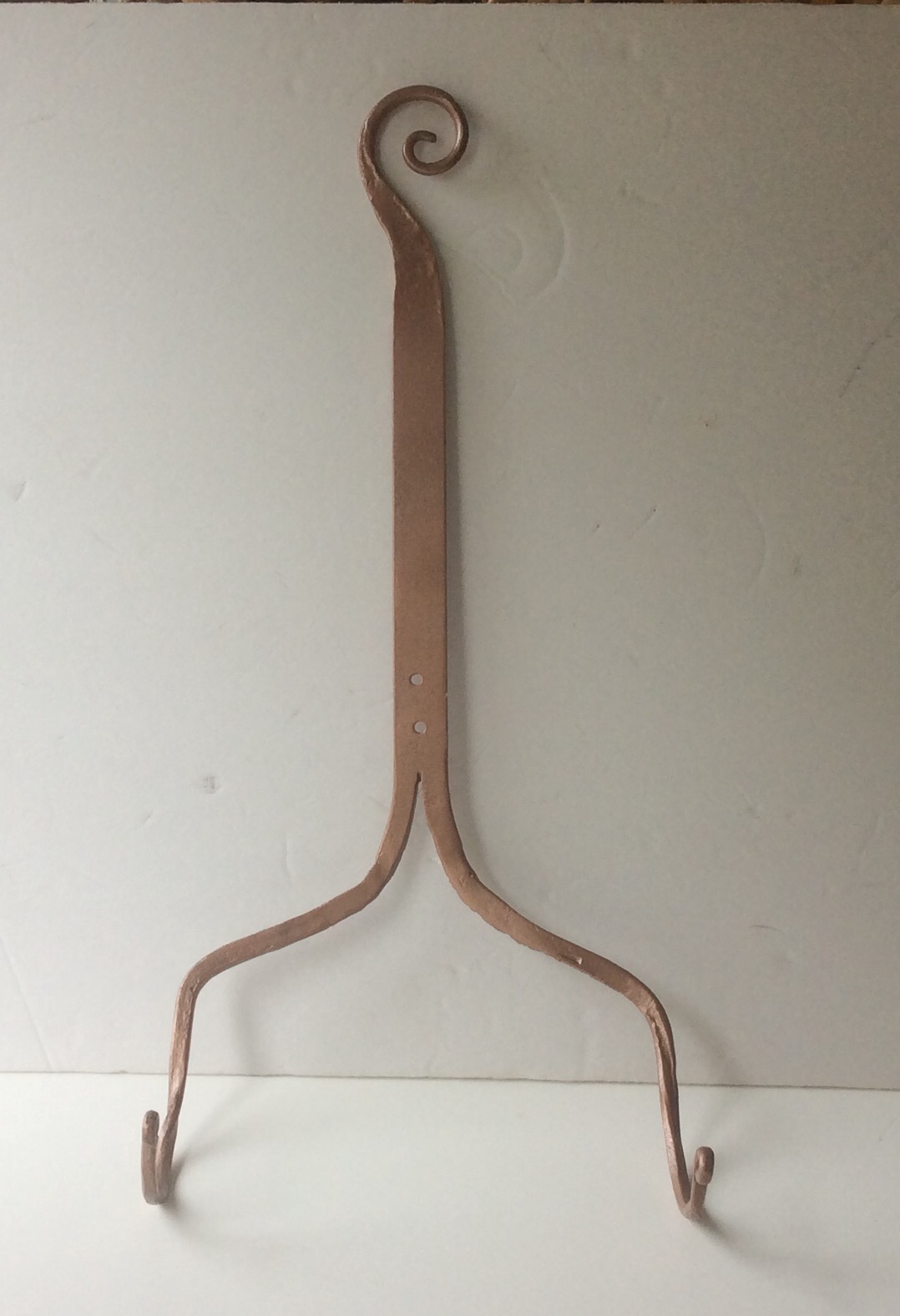 Wall plate tile holder hand iron