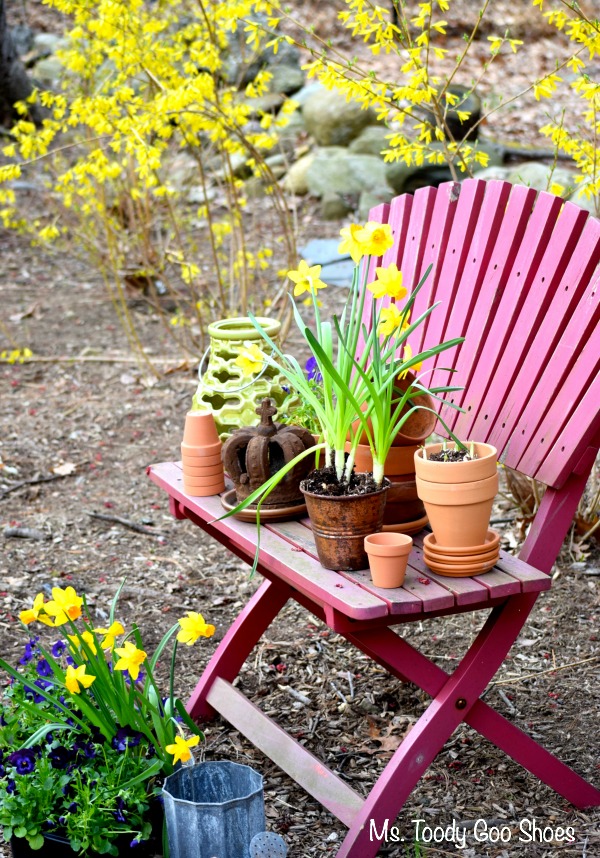 Spring Garden Nook: A colorful bench, clay pots, a few decorative items, and spring flowers create a pretty nook in the backyard | Ms Toody Goo Shoes