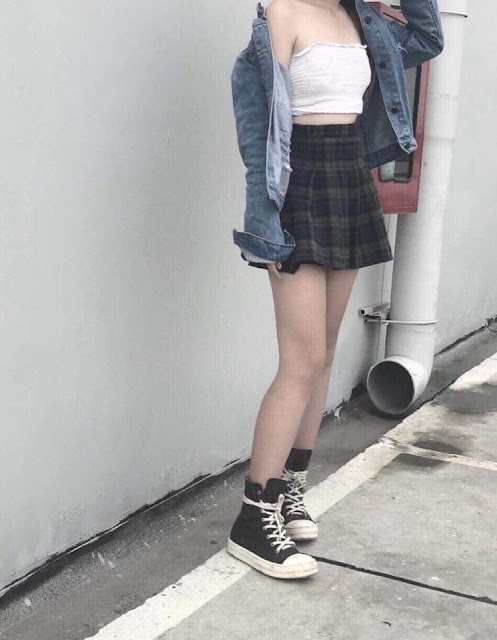 Hình Ảnh Hot Girl Mặc Quần Ngắn Lộ Đôi Chân Thon Dài & Gợi Cảm