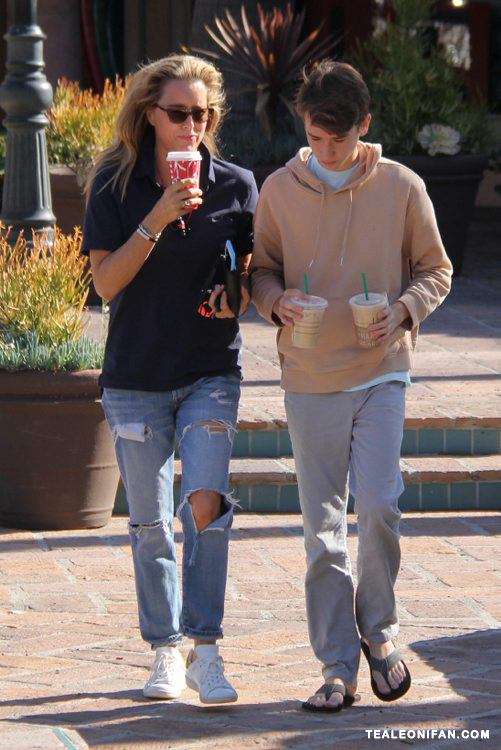 Téa Leoni and son seen in California November 24, 2016 Téa Leoni Fan