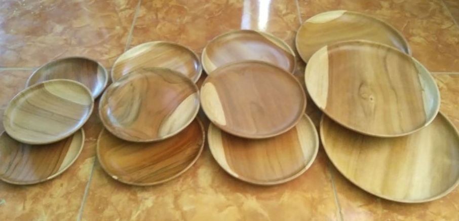 piring kayu