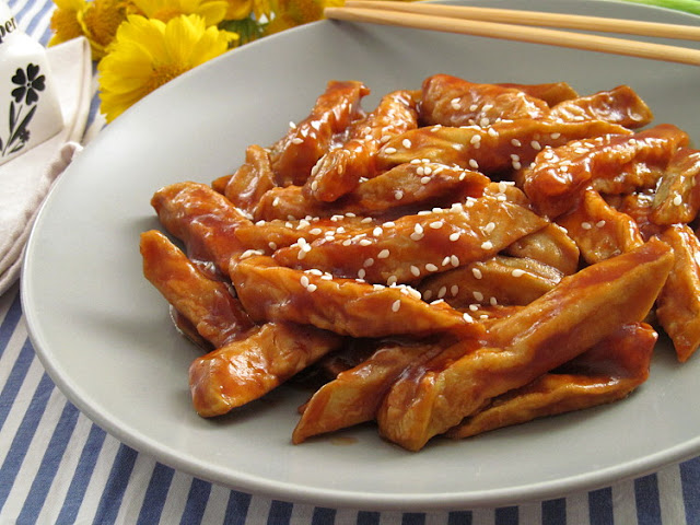 Жареные баклажаны в кисло-сладком соусе (китайская кухня)