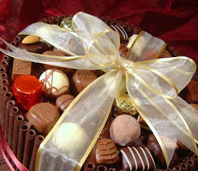 علب وأكواب من الشوكولاته تؤكل!