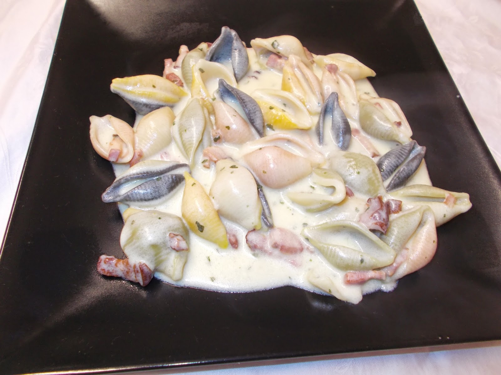 Paste colorate cu sos carbonara