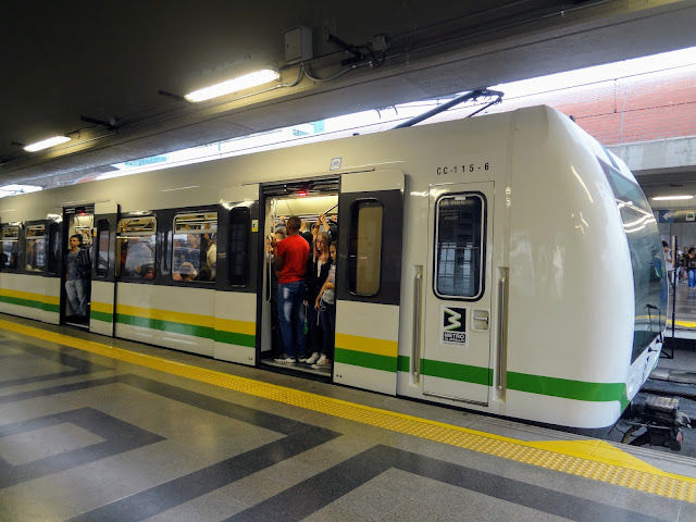 コロンビアの都市メデジンにある電車