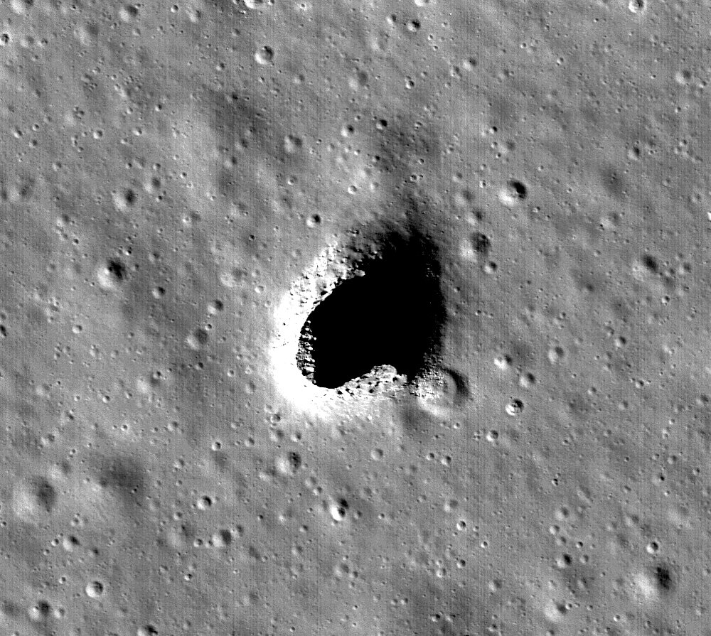 Phát hiện hang động ngầm dài 50 km và rộng 100 mét ở Mặt Trăng