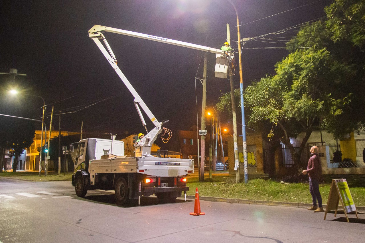 Nuevas luces en avenidas y accesos La Mirada de Quilmes Oeste