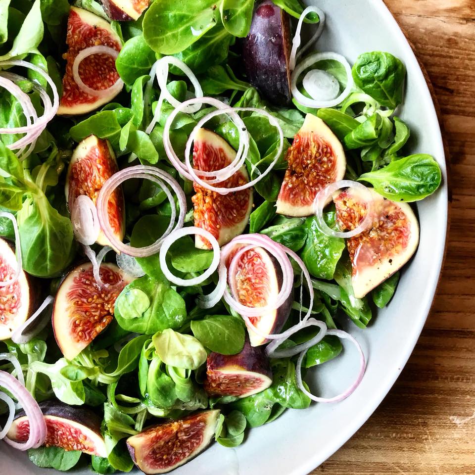 Veldsla met verse vijgen