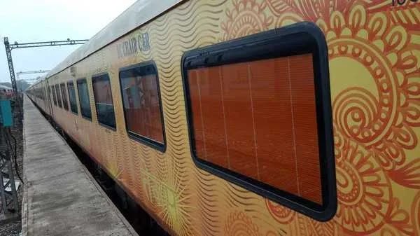 India's first private train IRCTC Delhi- Lucknow Tejas Express will start his journey from 4th October India's first private train IRCTC Delhi- Lucknow Tejas Express will start his journey from 4th October