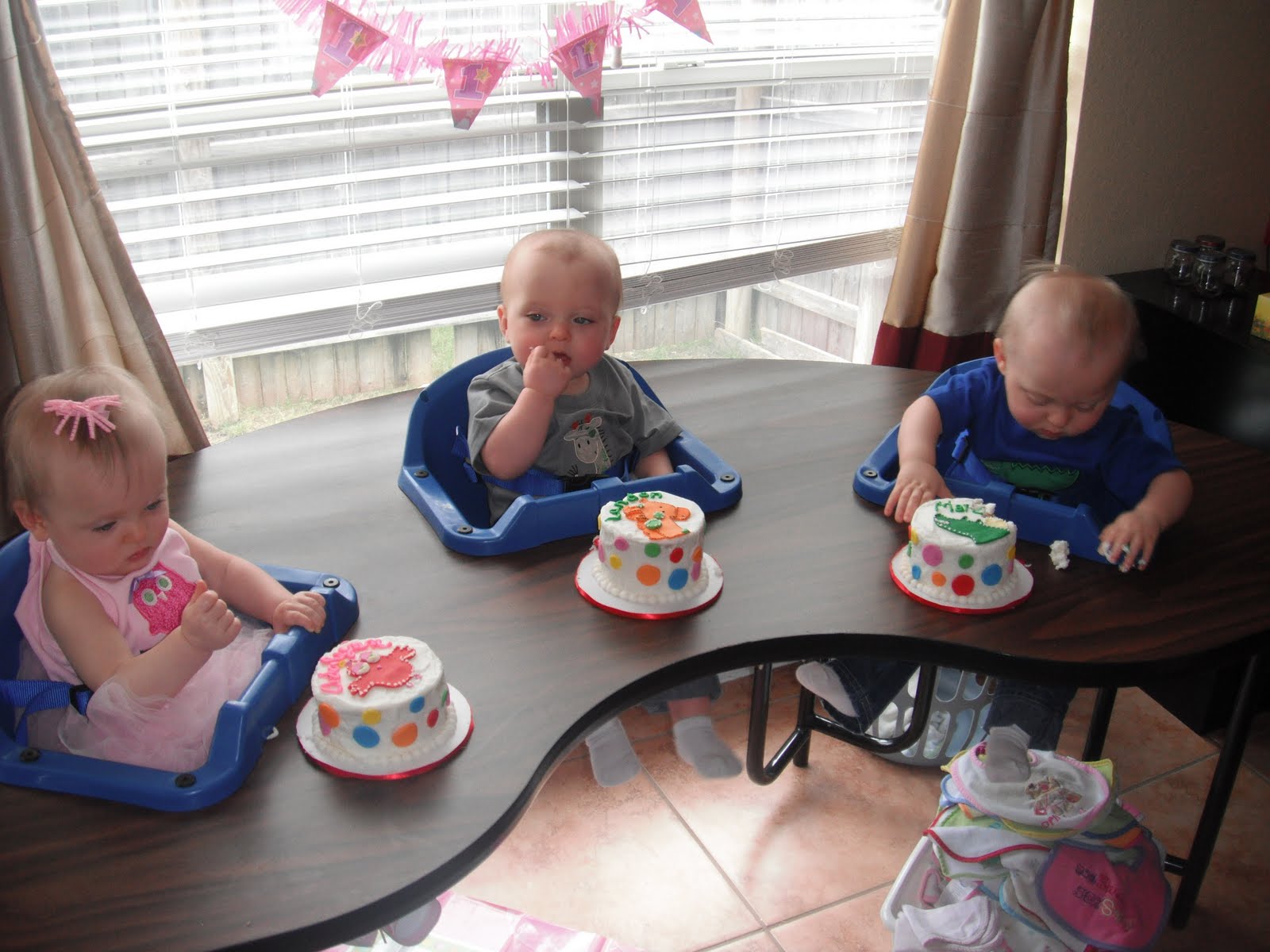to the Grezeszak Triplets blog BIRTHDAY PARTY