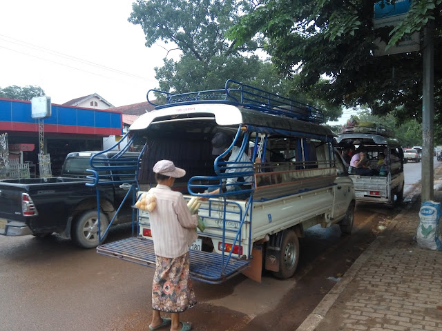 Songteaw, angkot, tuktuk, vientiane, laos, public transportation, public transportaion in Vientiane