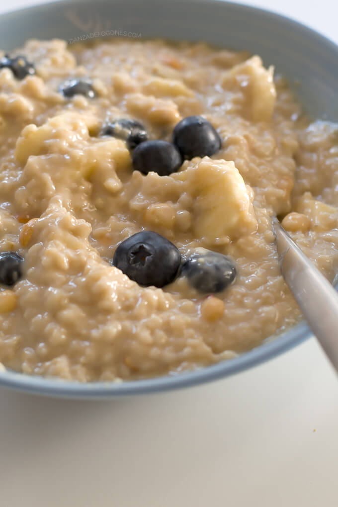 Porridge with blueberries and peanuts in 15 minutes | danceofstoves.com Porridge with blueberries and peanuts in 15 minutes | danceofstoves.com