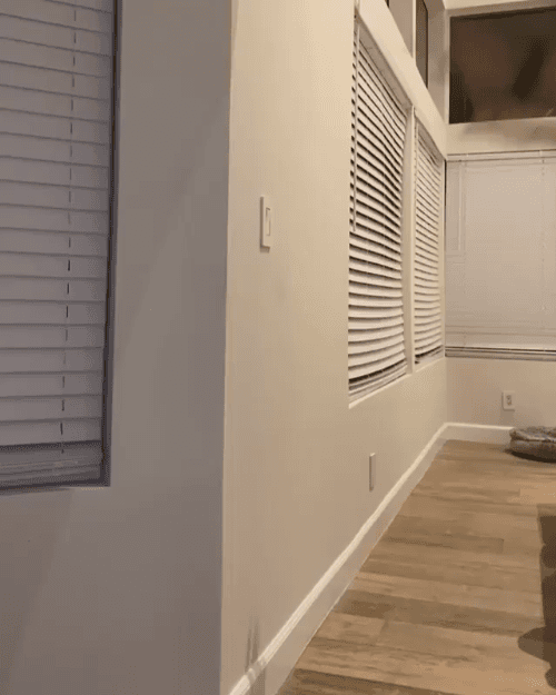 팬티 바람으로 쩍벌 물구나무 서는 누나 - 디쁠