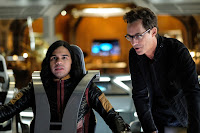 Tom Cavanagh and Carlos Valdes in Legends of Tomorrow Season 3