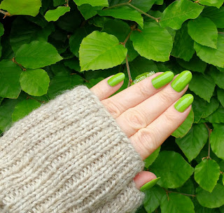 Itsy Nails Green with Envy