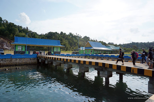 Kami tiba di jeti Sei Tenam Menjelajah Tempat Menarik Di Pulau Lingga Indonesia